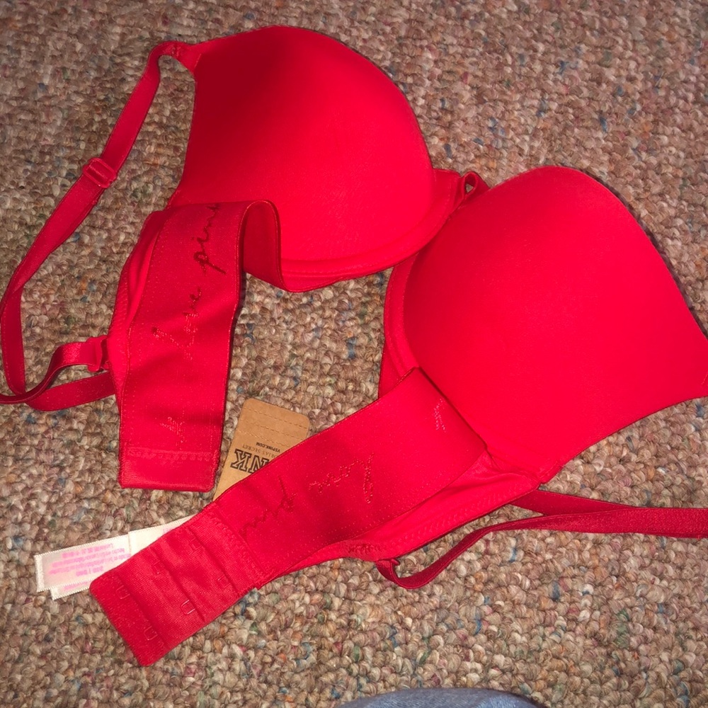 New Victoria secret bra with tags size 28 B
